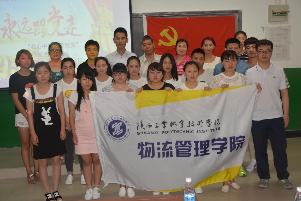 物流管理学院辅导员与全体参赛同学合影