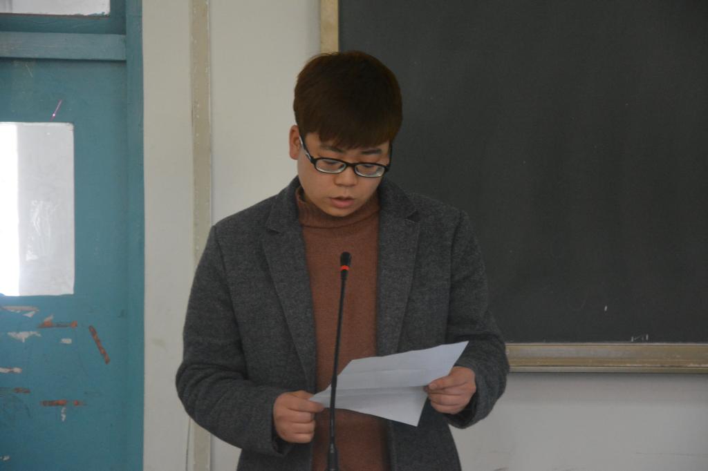 学生会干部汇报工作(3)