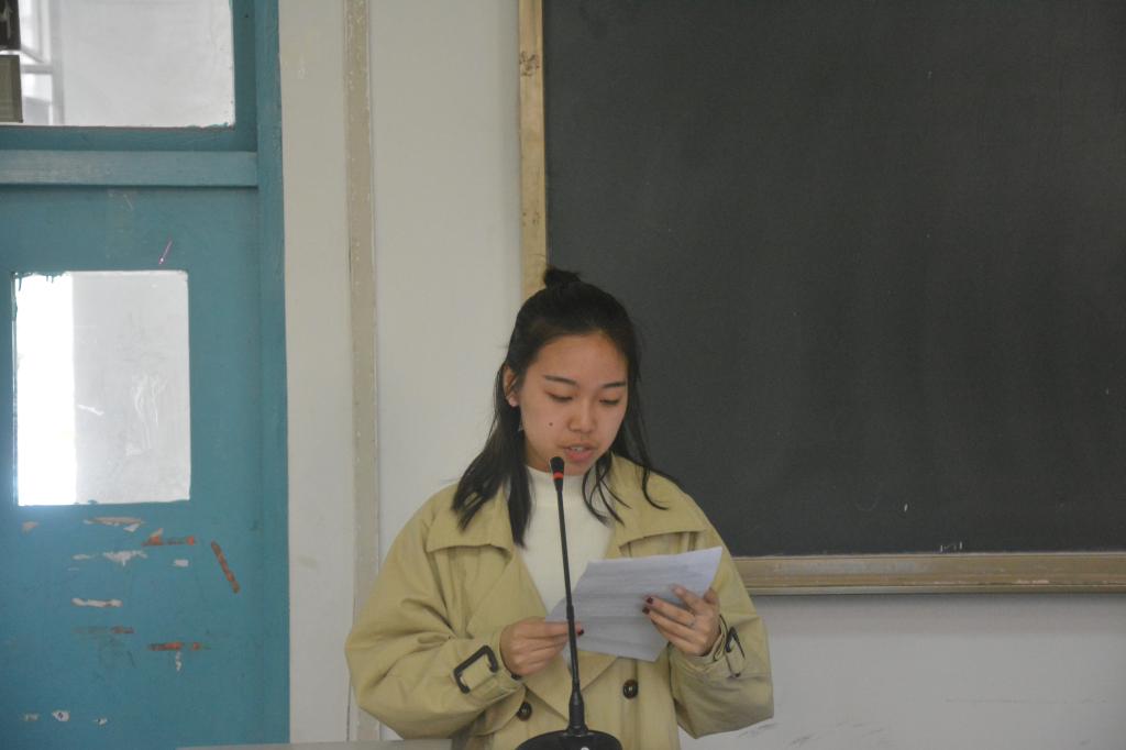 学生会干部汇报工作(1)