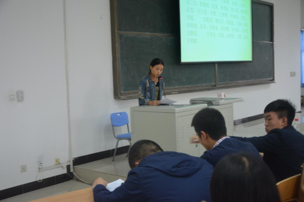 竞选学生认真对待