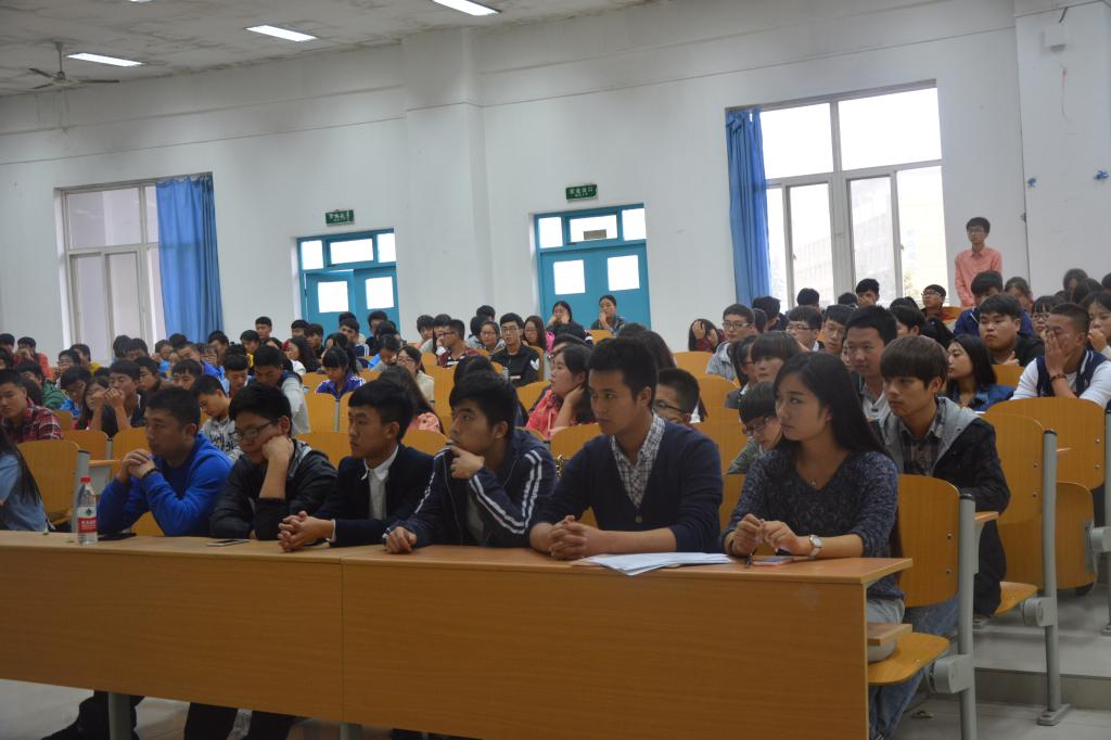 竞选会场鸦雀无声