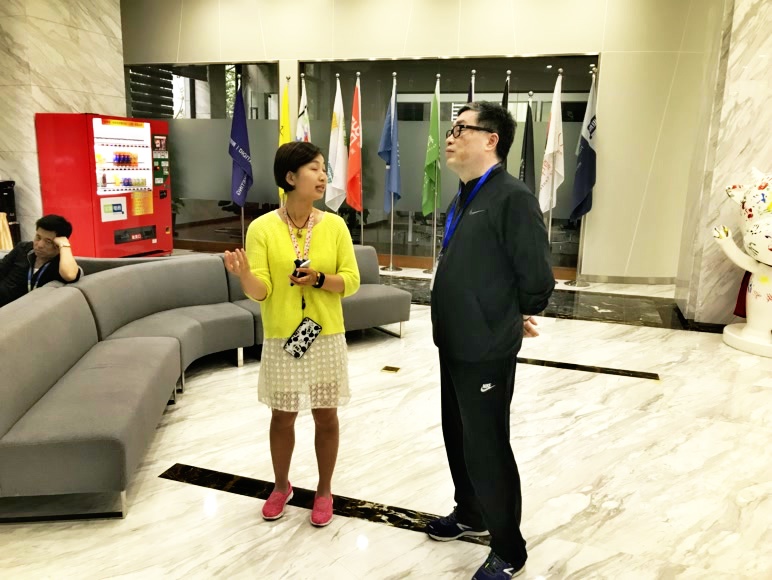 李院长与宝尊电商高级主管孙航进行交流