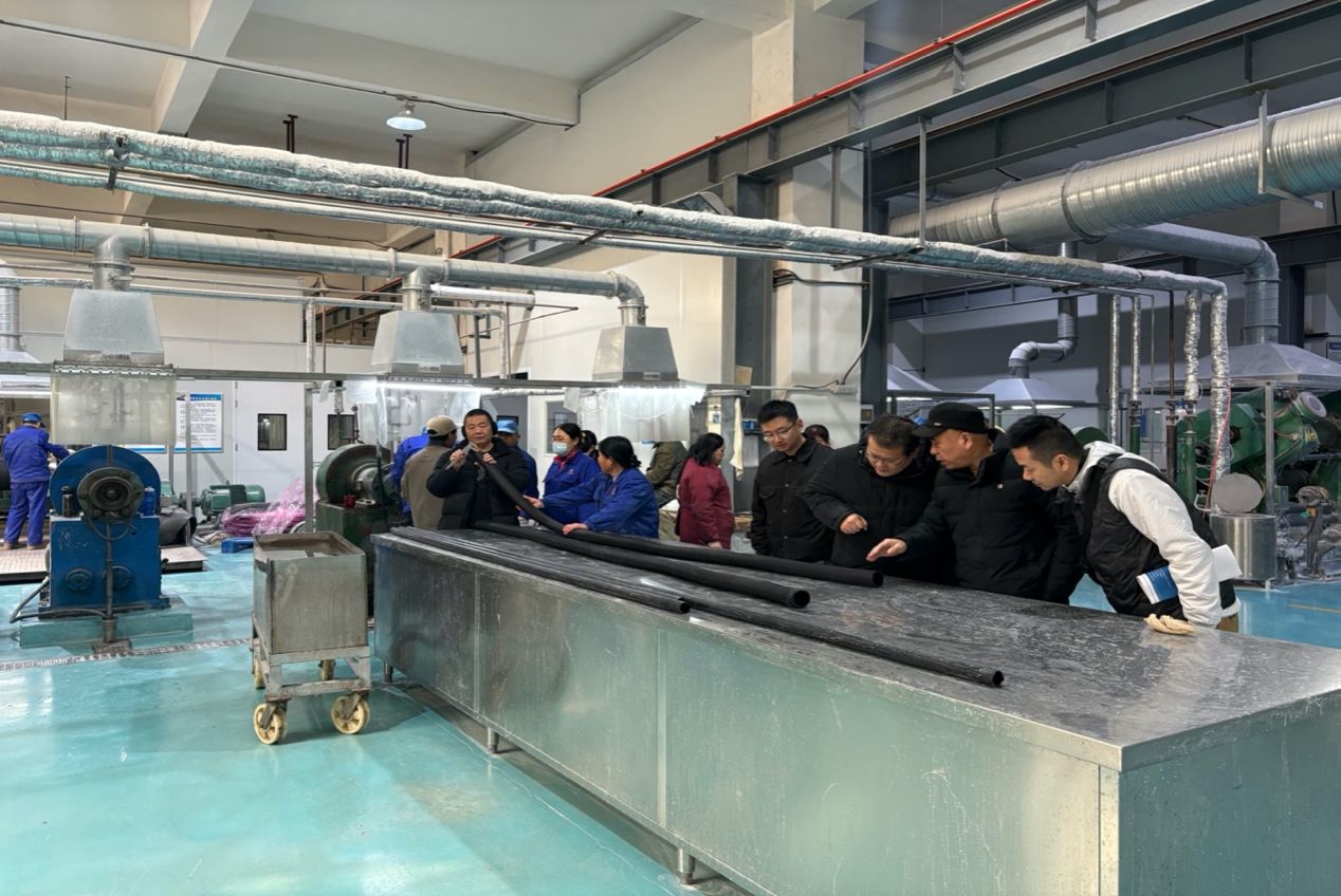 人们在船上中度可信度描述已自动生成